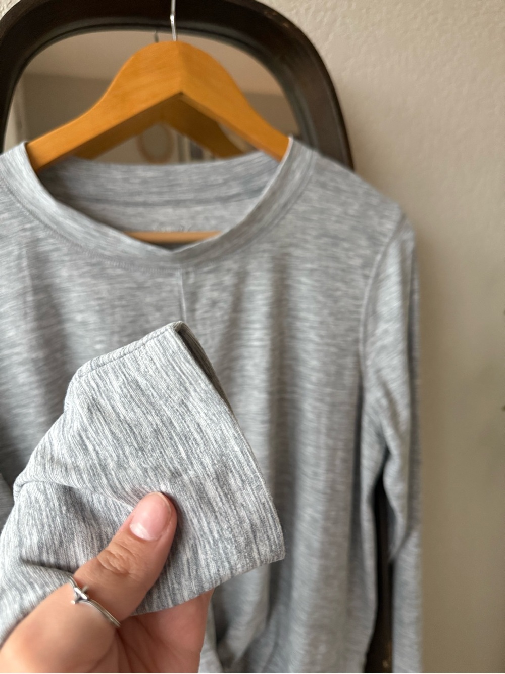 Old Navy Active Heather Gray Go-Dry Long Sleeve Workout Shirt - XL - Picture 3 of 6